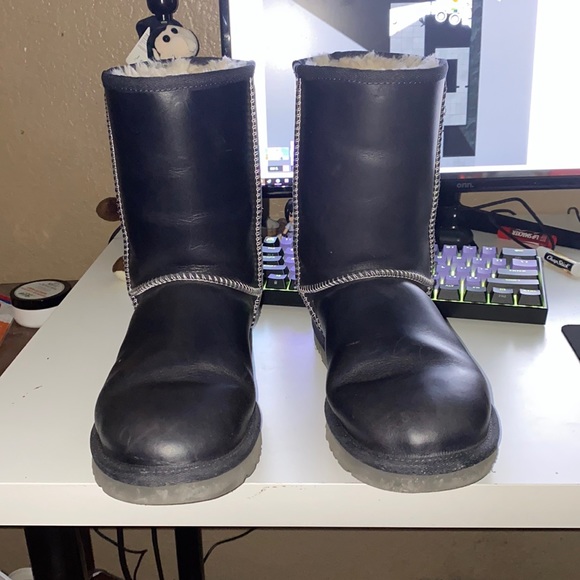 Ugg Australia Chestnut Classic Short Leather Boots - Picture 2 of 3